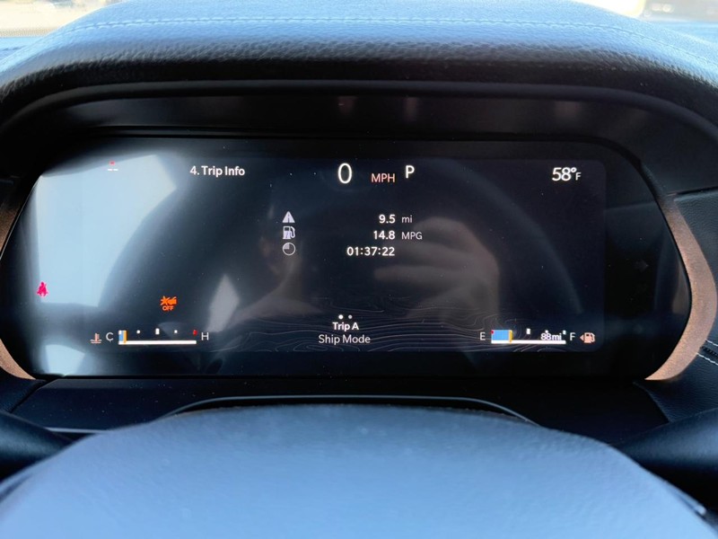 Jeep Grand Cherokee Vehicle Full-screen Gallery Image 15