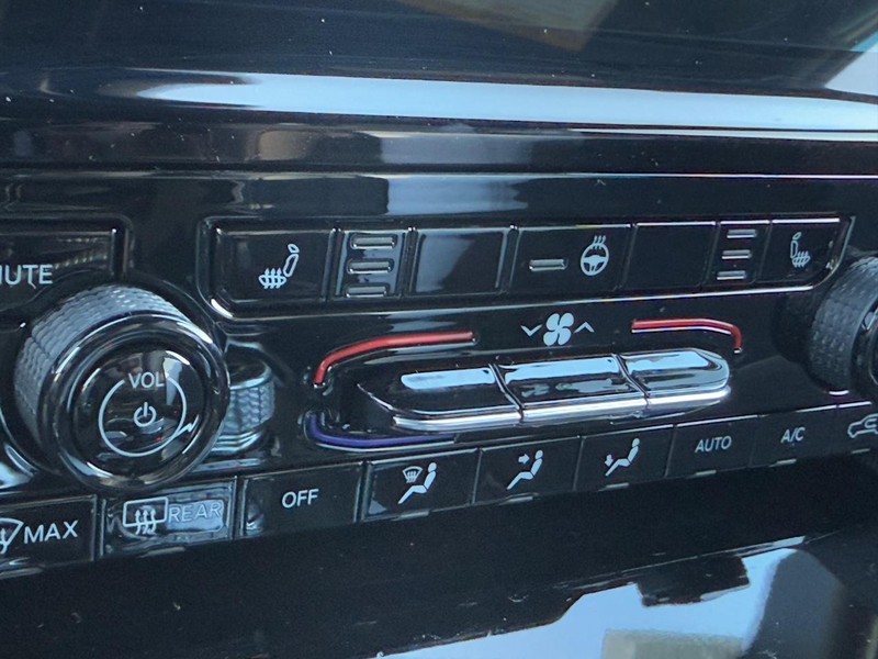 Jeep Grand Cherokee Vehicle Full-screen Gallery Image 16