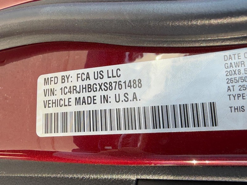 Jeep Grand Cherokee Vehicle Full-screen Gallery Image 17