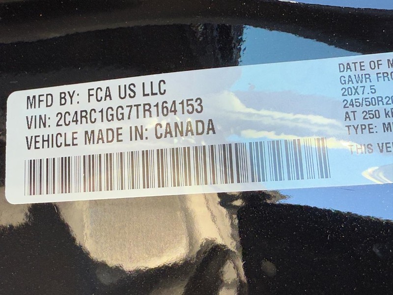 Chrysler Pacifica Vehicle Full-screen Gallery Image 16