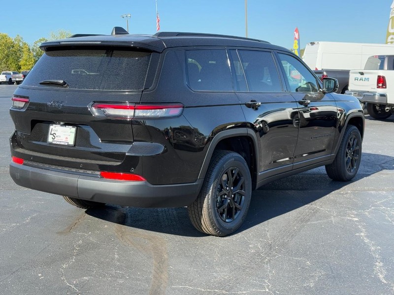 Jeep Grand Cherokee L Vehicle Full-screen Gallery Image 3