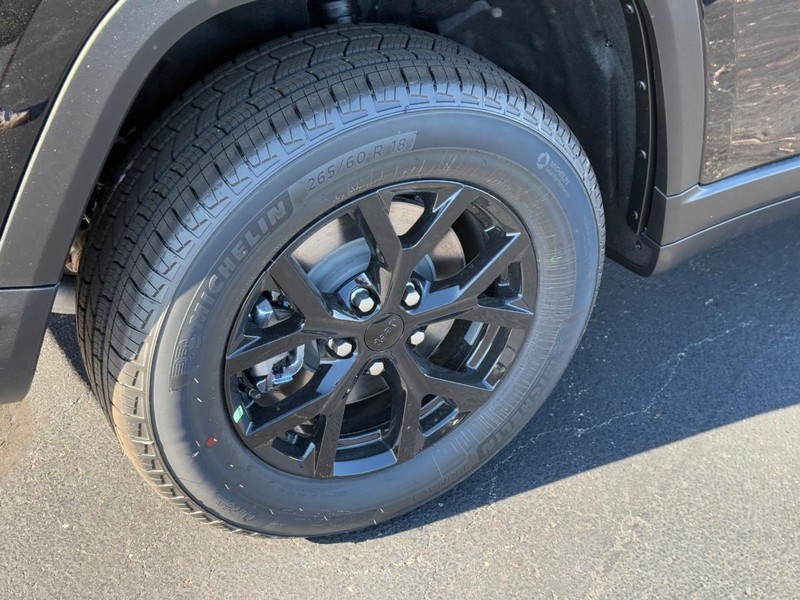 Jeep Grand Cherokee L Vehicle Full-screen Gallery Image 4