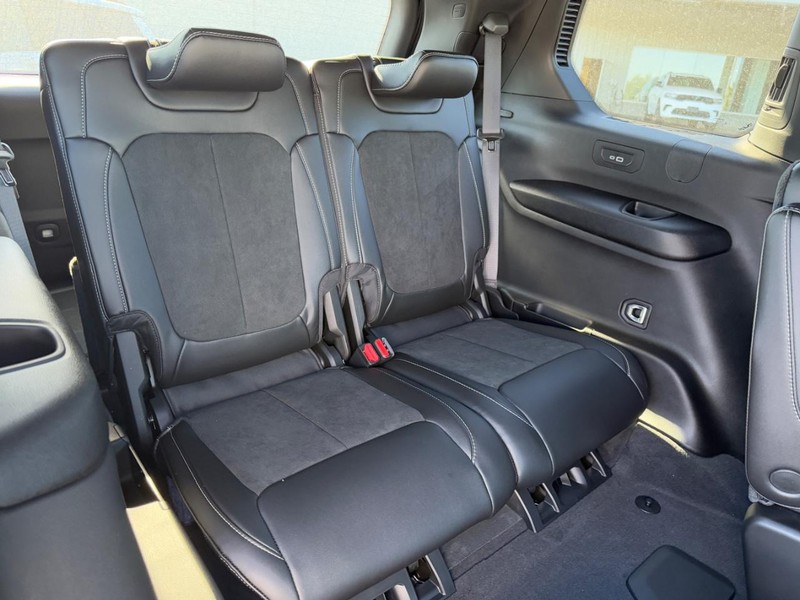 Jeep Grand Cherokee L Vehicle Full-screen Gallery Image 5