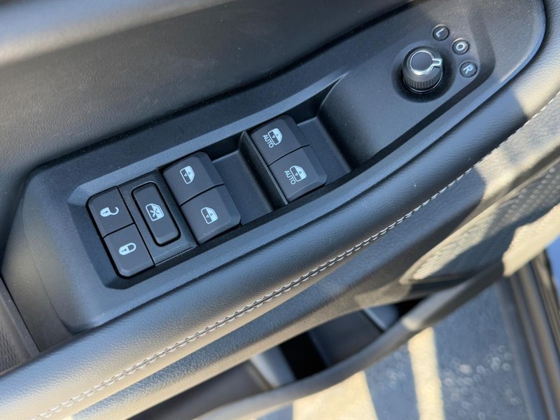 Jeep Grand Cherokee L Vehicle Full-screen Gallery Image 10