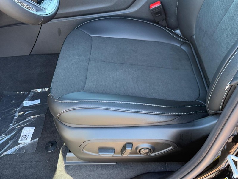 Jeep Grand Cherokee L Vehicle Full-screen Gallery Image 11