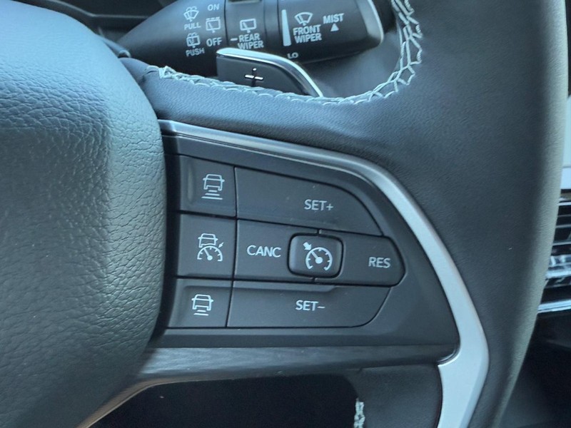 Jeep Grand Cherokee L Vehicle Full-screen Gallery Image 13