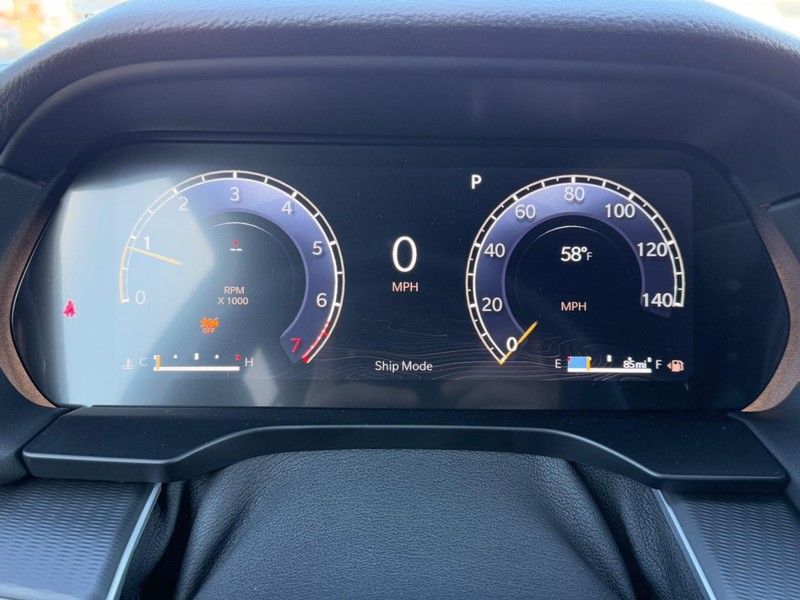 Jeep Grand Cherokee L Vehicle Full-screen Gallery Image 14