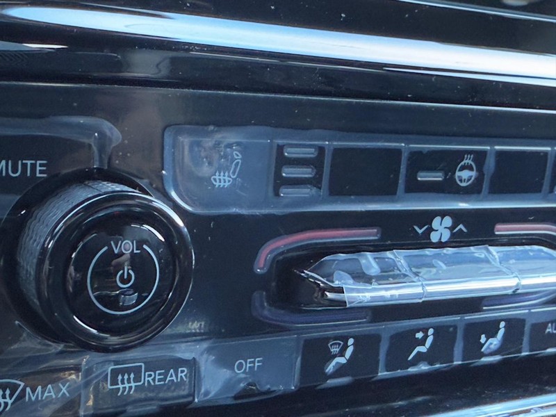 Jeep Grand Cherokee L Vehicle Full-screen Gallery Image 15