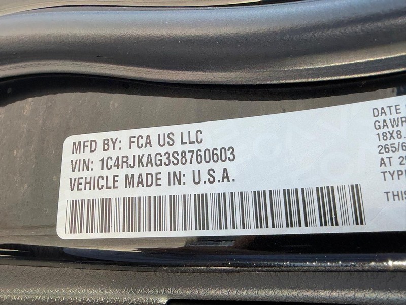 Jeep Grand Cherokee L Vehicle Full-screen Gallery Image 16