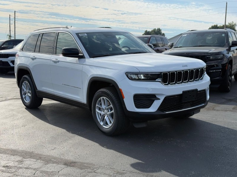 Jeep Grand Cherokee Vehicle Full-screen Gallery Image 2