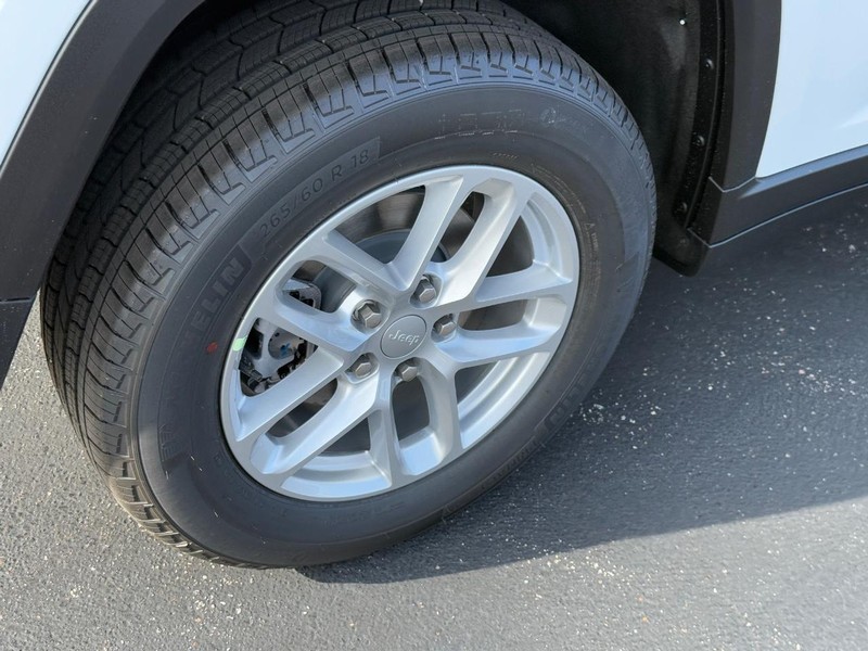 Jeep Grand Cherokee Vehicle Full-screen Gallery Image 5