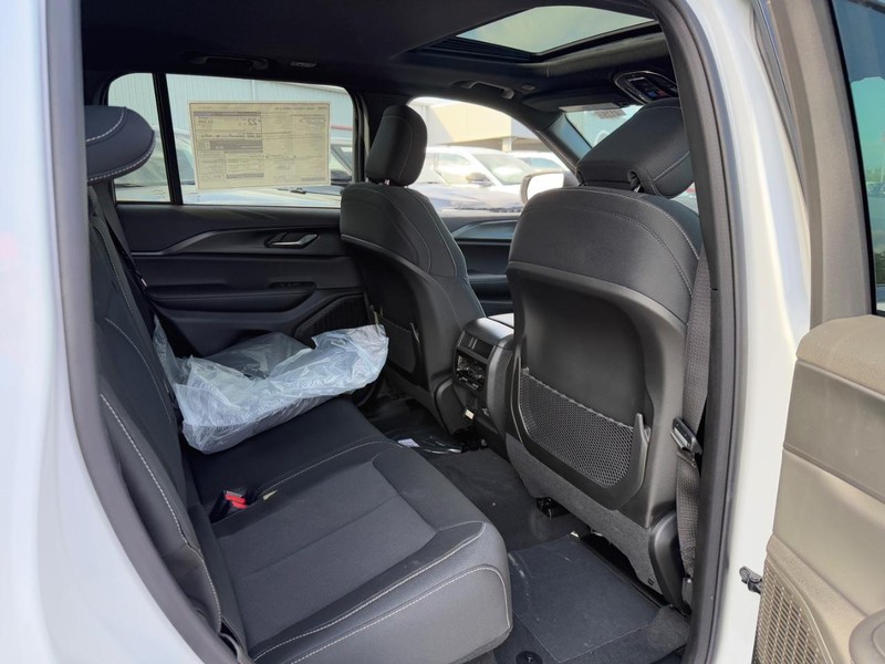 Jeep Grand Cherokee Vehicle Full-screen Gallery Image 6