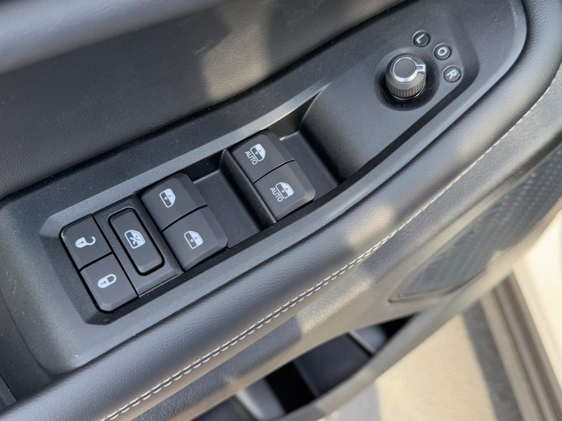 Jeep Grand Cherokee Vehicle Full-screen Gallery Image 10