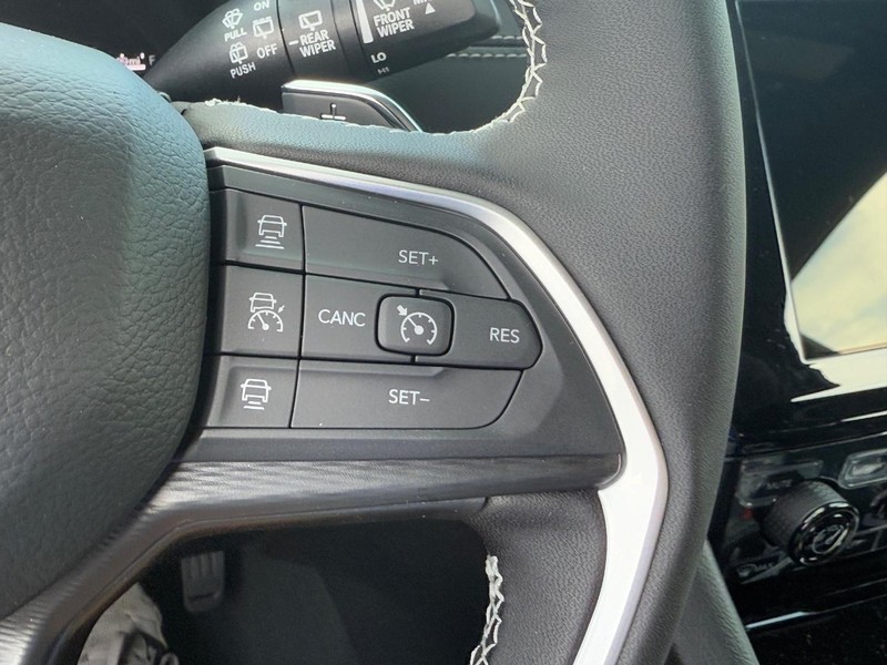 Jeep Grand Cherokee Vehicle Full-screen Gallery Image 13