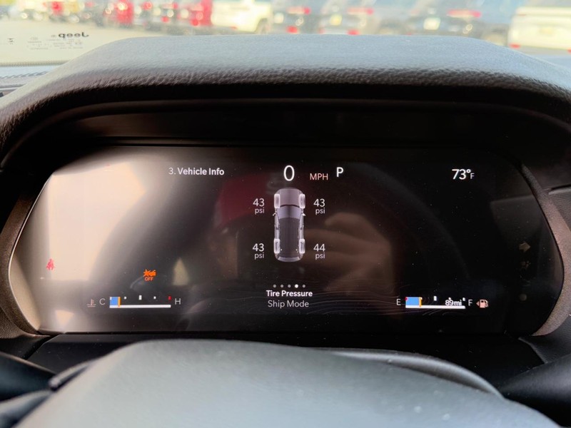 Jeep Grand Cherokee Vehicle Full-screen Gallery Image 14