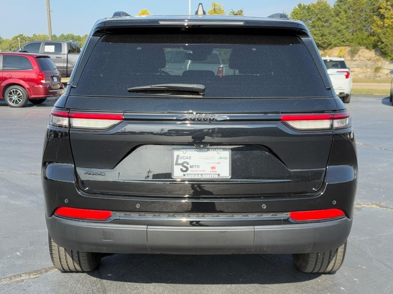 Jeep Grand Cherokee Vehicle Full-screen Gallery Image 5