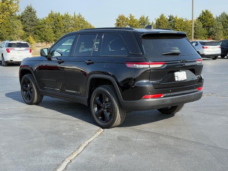 Jeep Grand Cherokee Vehicle Full-screen Gallery Image 6
