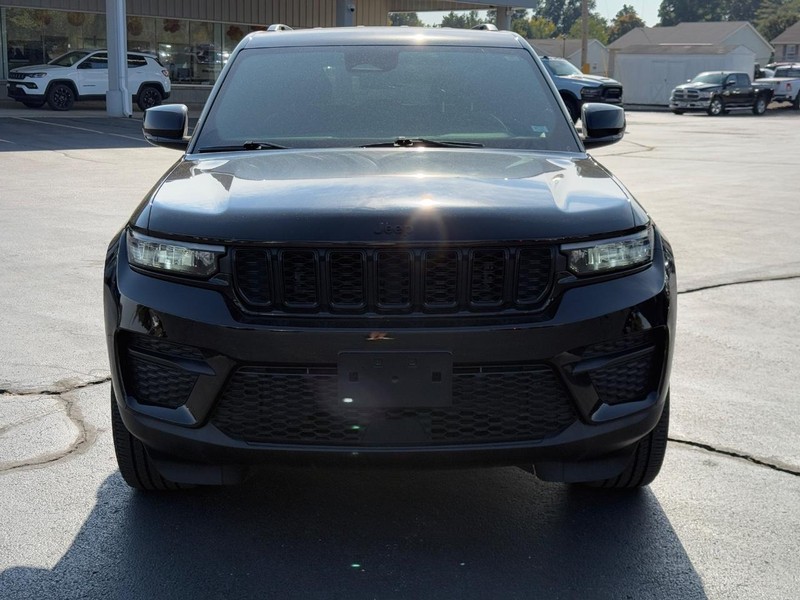 Jeep Grand Cherokee Vehicle Full-screen Gallery Image 9
