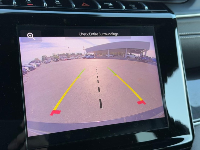 Jeep Grand Cherokee Vehicle Full-screen Gallery Image 20