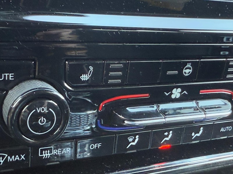 Jeep Grand Cherokee Vehicle Full-screen Gallery Image 21