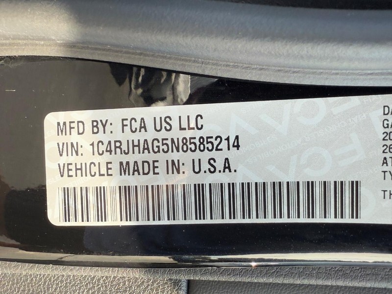 Jeep Grand Cherokee Vehicle Full-screen Gallery Image 22