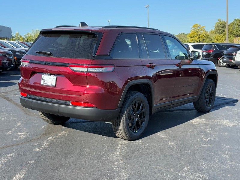 Jeep Grand Cherokee Vehicle Full-screen Gallery Image 3