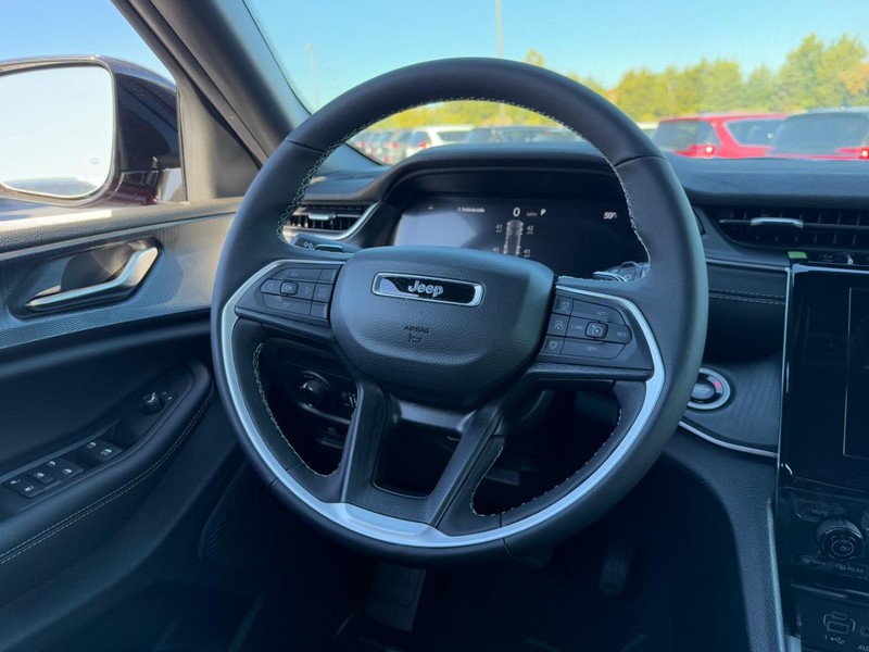 Jeep Grand Cherokee Vehicle Full-screen Gallery Image 7