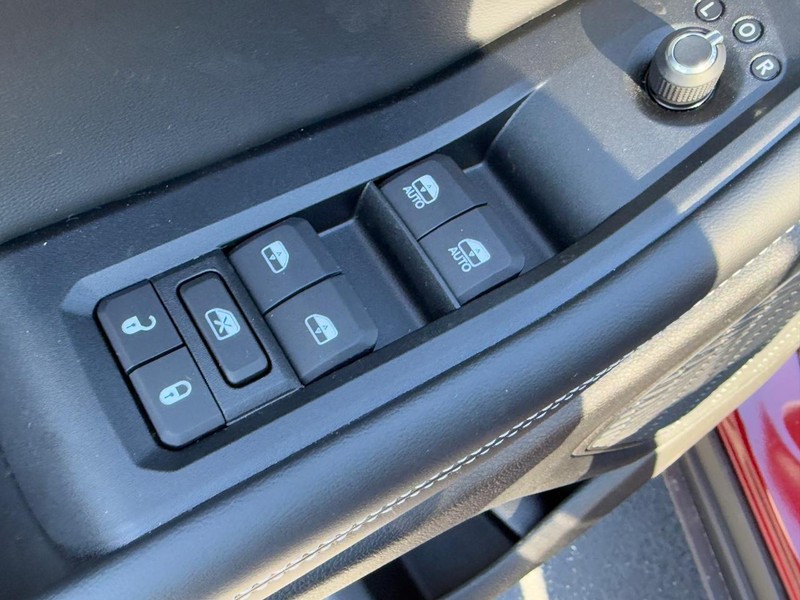 Jeep Grand Cherokee Vehicle Full-screen Gallery Image 9