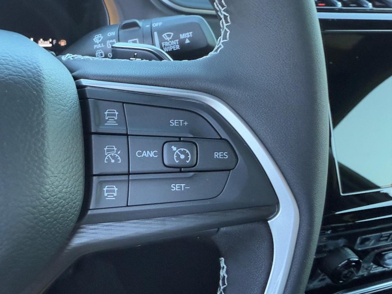 Jeep Grand Cherokee Vehicle Full-screen Gallery Image 12