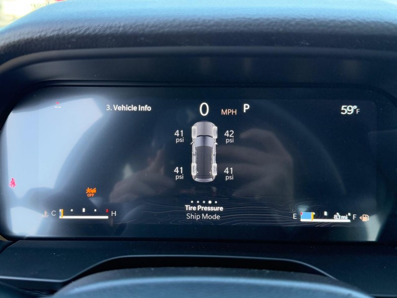 Jeep Grand Cherokee Vehicle Full-screen Gallery Image 13