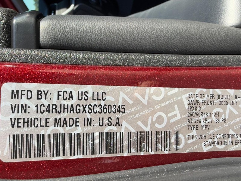 Jeep Grand Cherokee Vehicle Full-screen Gallery Image 15