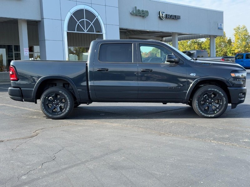 Ram 1500 Vehicle Full-screen Gallery Image 2