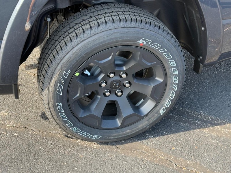 Ram 1500 Vehicle Full-screen Gallery Image 4