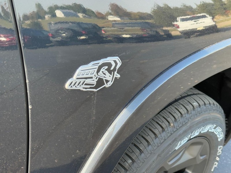 Ram 1500 Vehicle Full-screen Gallery Image 5