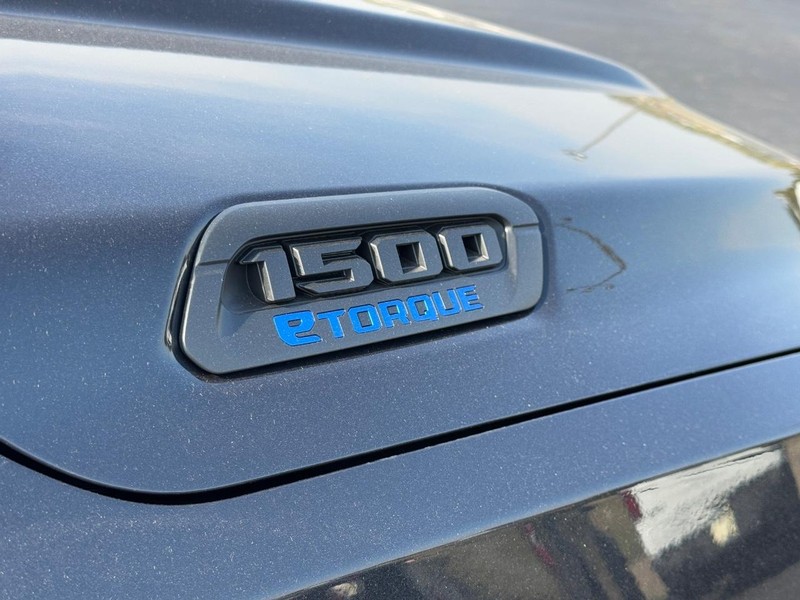 Ram 1500 Vehicle Full-screen Gallery Image 6