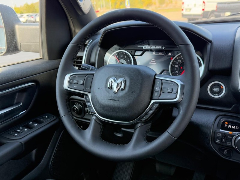 Ram 1500 Vehicle Full-screen Gallery Image 9