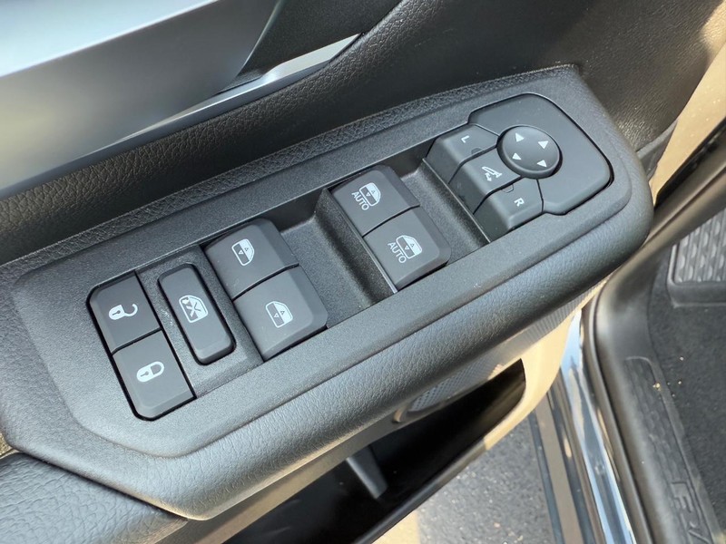 Ram 1500 Vehicle Full-screen Gallery Image 11