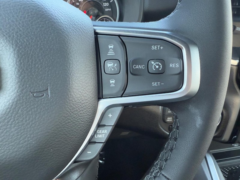 Ram 1500 Vehicle Full-screen Gallery Image 14