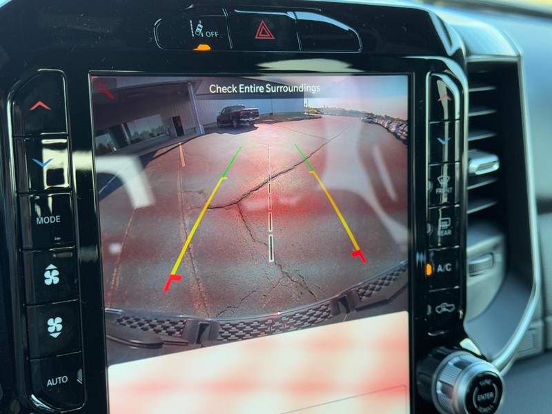 Ram 1500 Vehicle Full-screen Gallery Image 16