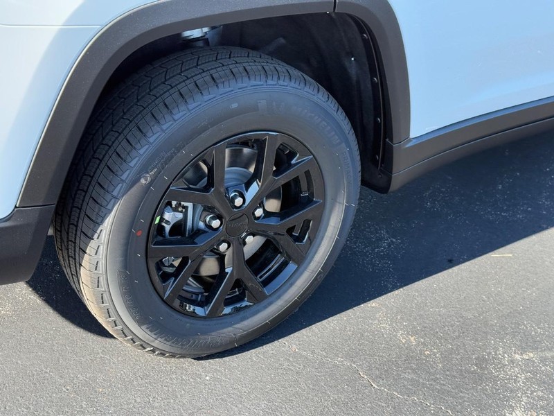 Jeep Grand Cherokee L Vehicle Full-screen Gallery Image 4