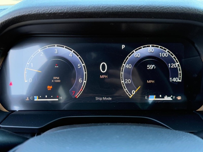 Jeep Grand Cherokee L Vehicle Full-screen Gallery Image 14