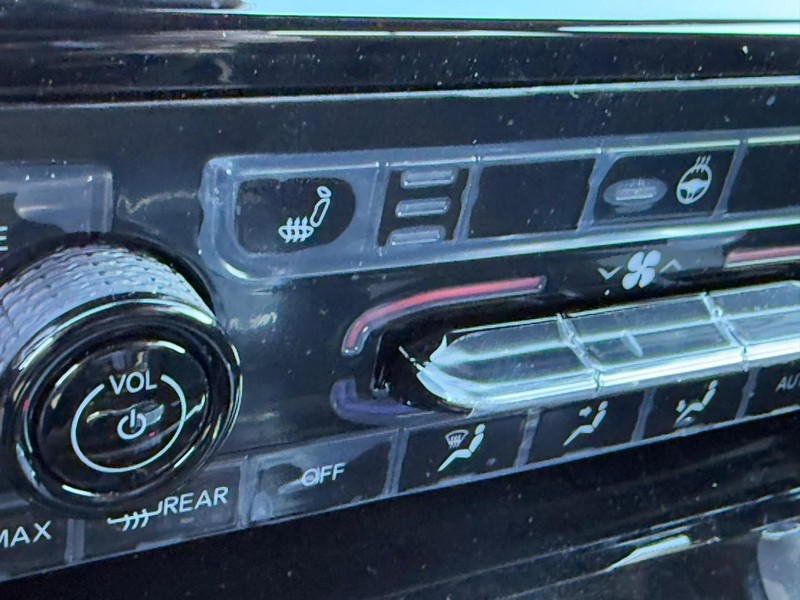 Jeep Grand Cherokee L Vehicle Full-screen Gallery Image 15