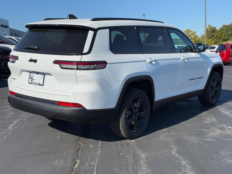 Jeep Grand Cherokee L Vehicle Full-screen Gallery Image 3