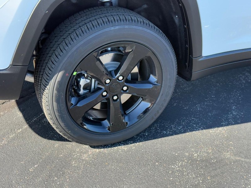 Jeep Grand Cherokee L Vehicle Full-screen Gallery Image 4