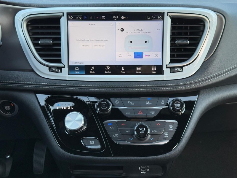 Chrysler Pacifica Vehicle Full-screen Gallery Image 9