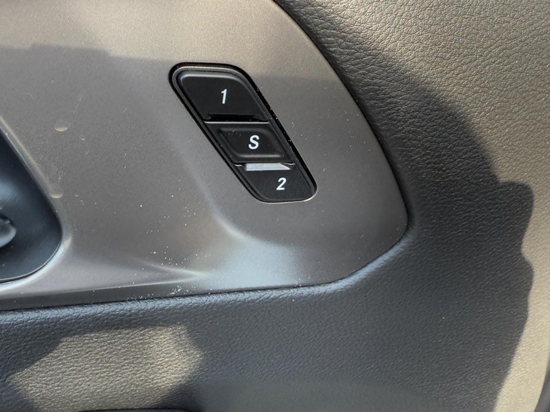 Chrysler Pacifica Vehicle Full-screen Gallery Image 11