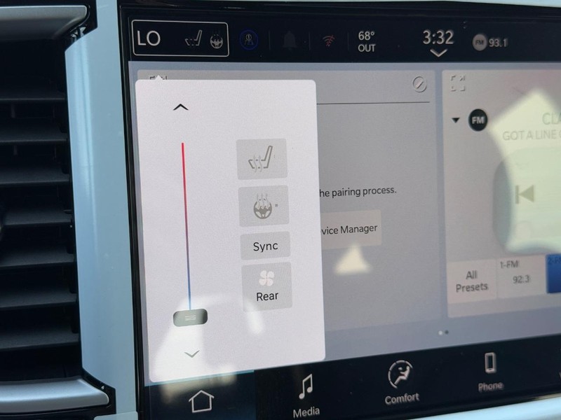 Chrysler Pacifica Vehicle Full-screen Gallery Image 17