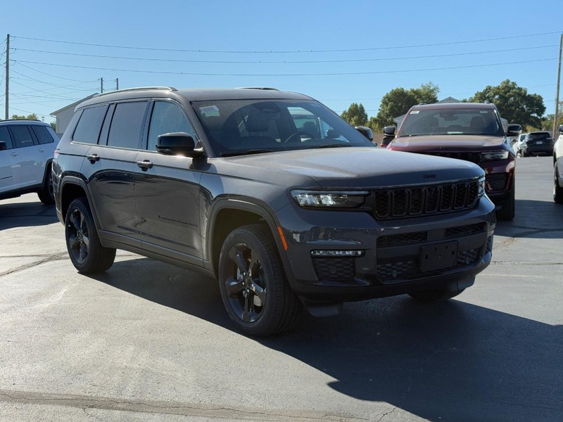 Jeep Grand Cherokee L Vehicle Full-screen Gallery Image 2