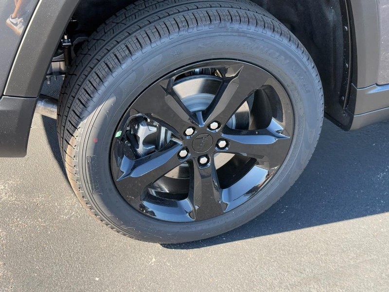 Jeep Grand Cherokee L Vehicle Full-screen Gallery Image 5