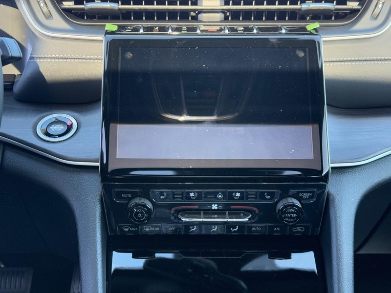 Jeep Grand Cherokee L Vehicle Full-screen Gallery Image 10